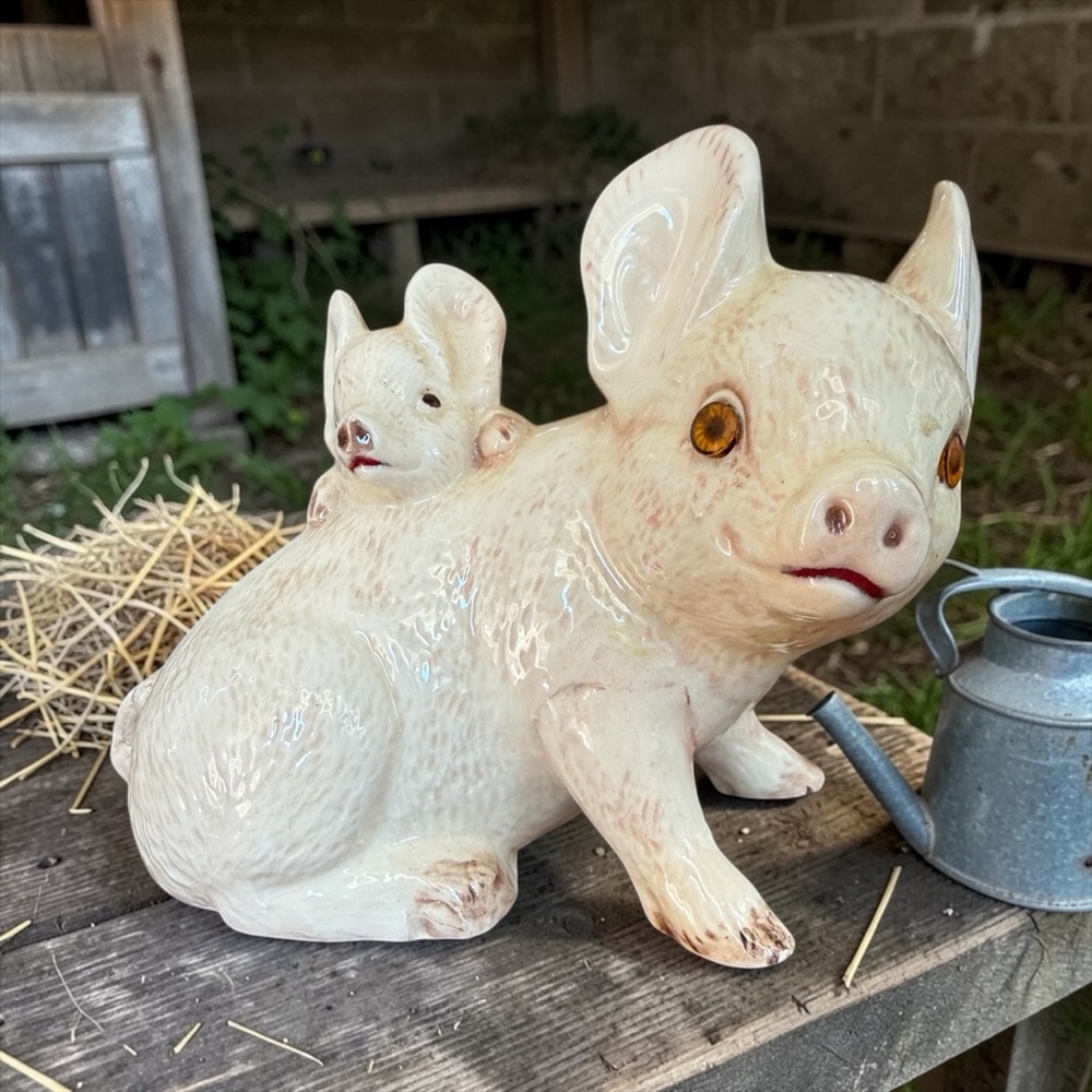 Vintage Mother and Baby Pig Figurine. Hand painted, 1980s. 
Farmhouse Whimsical